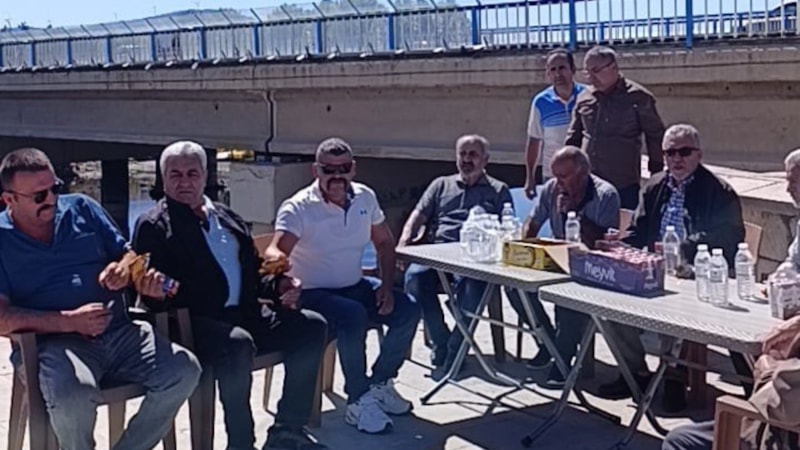 Konya'da Beyşehir Gölü kurudu: Balıkçılar kurban kesip, dua etti