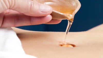 Ne regl, ne gaz sancısı! Göbek deliğine sürün, anında rahatlatıyor