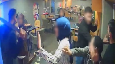 Erzurum'da okey masasını sallama bıçağı ile dağıttı