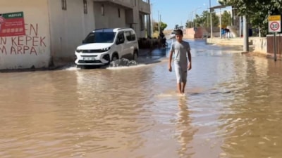 Şanlıurfa'da tarımsal sulama suyu caddeleri göle çevirdi