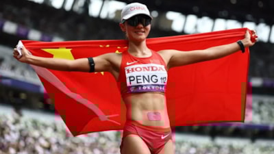 Çinli atletin göbek deliği herkesi şaşırttı: Ne yaptığına bakın...