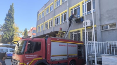Manisa'da 3 çocuk okulda mahsur kaldı
