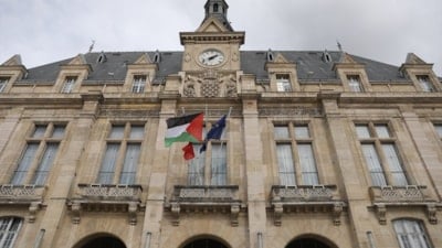 Fransa'da tarihi gün: 21 belediyede Filistin bayrağı asıldı