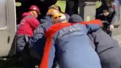 AFAD, Rize'de yağışlar sonucu mahsur kalanlara gıda yardımı ulaştırdı