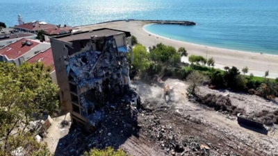 İstanbul'un 67 yıllık simge oteli yıkıldı