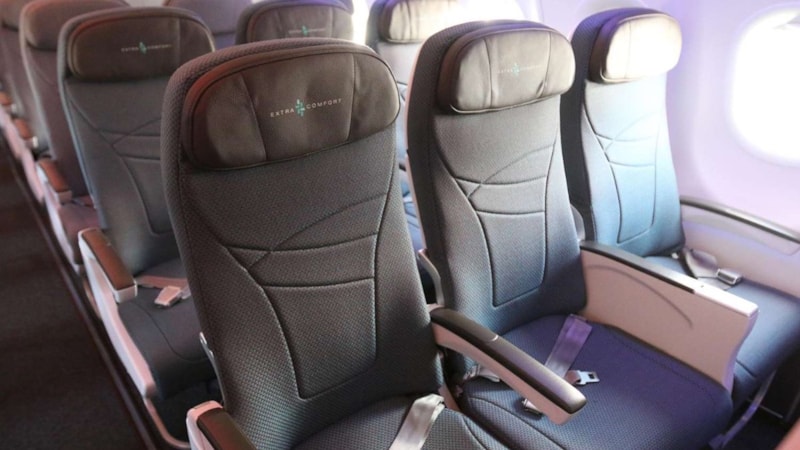 Uçak koltuğunuzu yatırmalı mısınız yoksa dik mi oturmalısınız: İşte bilimin cevabı