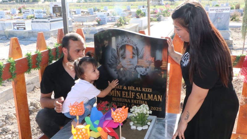 Adana'da ölümünde ihmal iddiası olan Yasmin Elif’in kabrinde ‘son doğum günü’