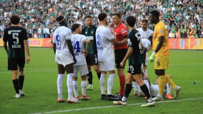 Kocaelispor-Rizespor maçında penaltı krizi: Atışın yapılacağı noktaya su döküldü