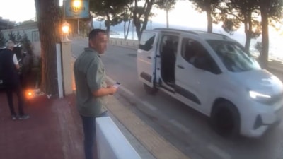 Bursa'da kafeye silahlı saldırı kamerada