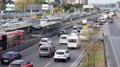 İstanbul'da sabah saatlerinde trafik yoğunluğu yaşanıyor