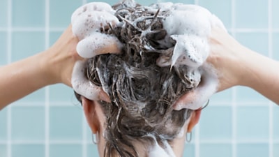 Saçı maden suyu ile yıkamanın bilinmeyen faydaları!