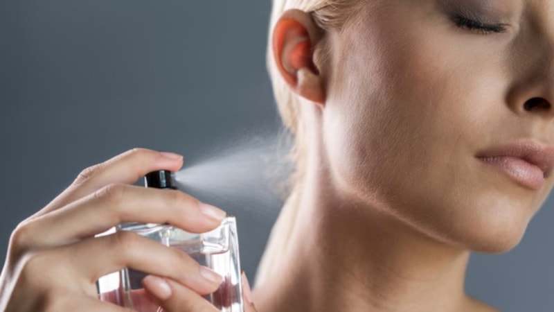 Parfüm kalıcı olması için nerelere sıkılmalı? İşte yanıtı...