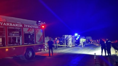 Diyarbakır'da kamyonetler çarpıştı: 2 ölü