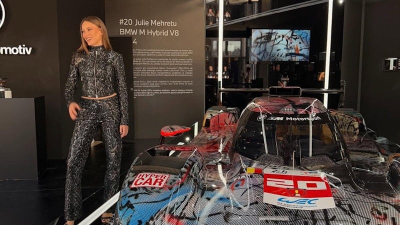 Sosyal medyaya ara vermişti! Serenay Sarıkaya geri döndü