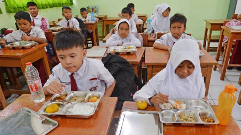 Endonezya'da okul yemeği skandalı: Zehirlenenlerin sayısı bini aştı
