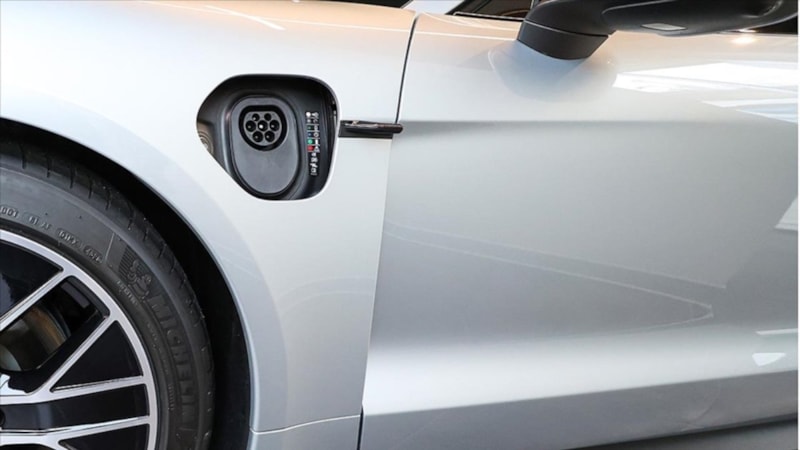 Benzin istasyonları tarihe karışacak: İşte süper hibritler