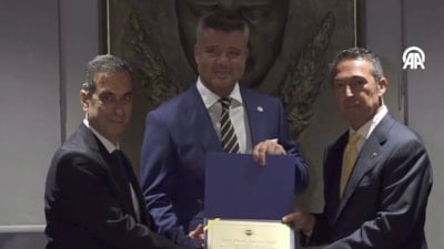 Saadettin Saran mazbatasını teslim aldı: Ali Koç bizzat takdim etti