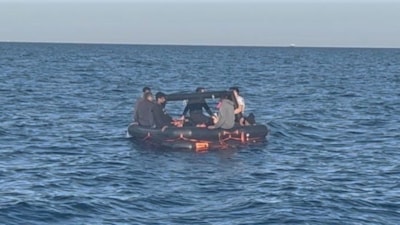 Yunanistan'ın ölüme terk ettiği göçmenler, Çanakkale açıklarında kurtarıldı