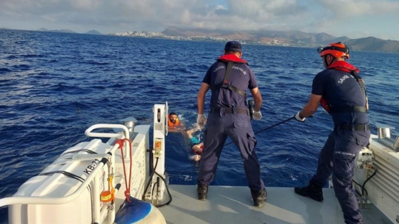 Yüzerek Yunan adalarına geçmeye çalışan 5 kaçak göçmen yakalandı