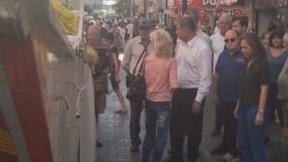 Karşıyaka'da çöp dağlarını Cemil Tugay toplamaya çalıştı