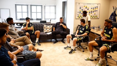 Fenerbahçe’de Başkan Sadettin Saran futbolcularla bir araya geldi