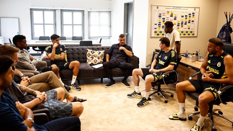 Fenerbahçe’de Başkan Sadettin Saran futbolcularla bir araya geldi