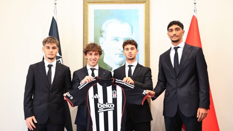 Beşiktaş'ta 4 futbolcuyla profesyonel sözleşme imzalandı