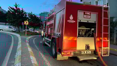 İstanbul'da kargo yüklü kamyonetten alevler yükseldi