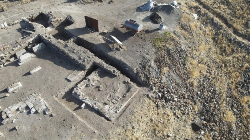 Ani’de tarihi keşif: Yeni bir Selçuklu kümbeti ortaya çıkarıldı