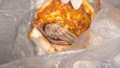 Sivas'da bir dilenci topladığı paraları lahmacunun içine sakladı