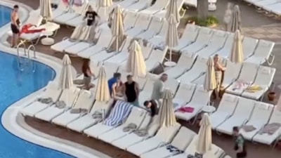 Türkiye'deki 'şezlong savaşları' İngiltere'de gündem oldu