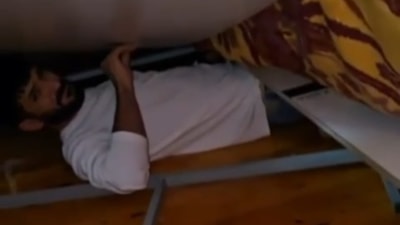 Konya'da 15 yıl hapis cezası bulunan firari, bazanın altında yakalandı