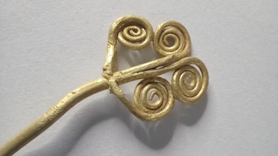 Troya'da 4 bin 500 yıllık altın broş gün yüzüne çıkartıldı