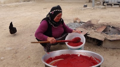 Yozgat’ta üç yıl ömürlü ev yapımı salçaların yapımına başlandı