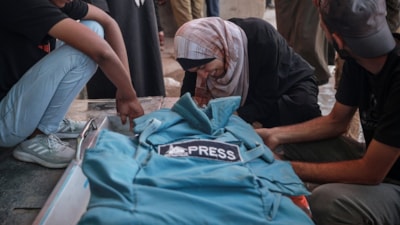 İsrail Gazze'de bir gazeteciyi daha öldürdü