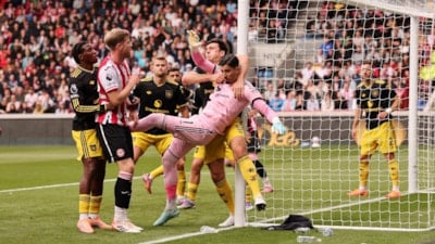 Manchester United, Brentford'a mağlup oldu