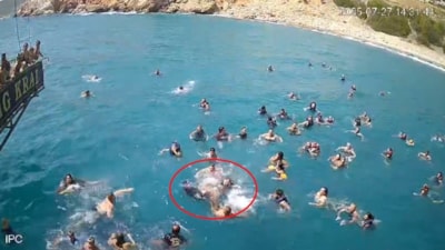 Antalya'da tatile giden turist yüzerken kalp krizi geçirerek hayatını kaybetti