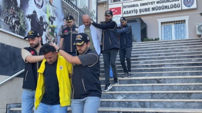 İstanbul'da 73 yaşında oto hırsızlığından tutuklandı: Polisin yardımıyla merdivenden indi