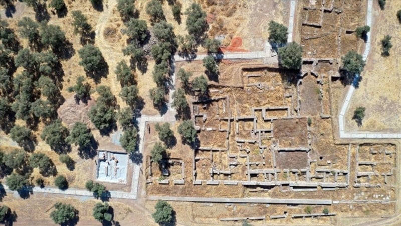 Tralleis antik kentinde 'toprak zenginlerinin villaları' ortaya çıkarıldı