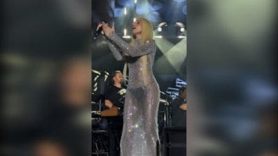 Gülşen yine sahnede sınırları zorladı: Sosyal medya ikiye bölündü