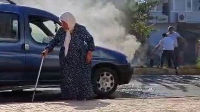 Diyarbakır'da seyir halindeki araçta yangın: Yaşlı kadın son anda kurtuldu