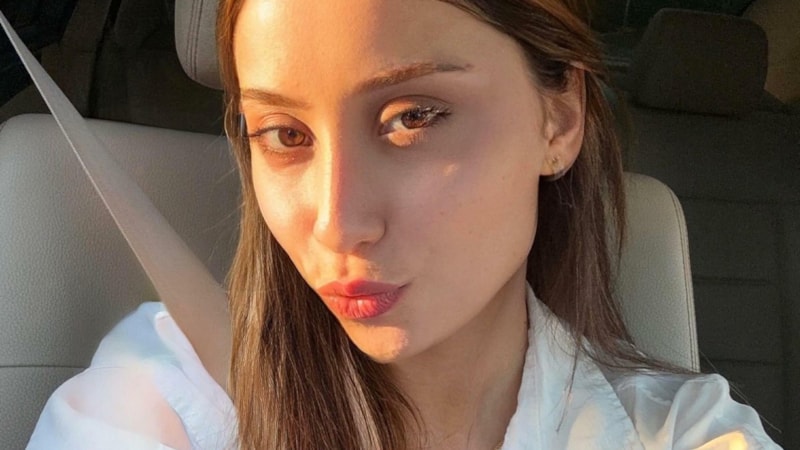 Aydın'da 24 yaşındaki genç kız restoranda yemek yerken bacağına yorgun mermi isabet etti