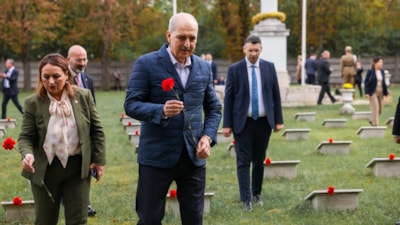 Numan Kurtulmuş'tan, Galiçya Türk Şehitliği'ne ziyaret