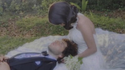 Selena Gomez ile Benny Blanco evlendi! Gelinliği yorum aldı