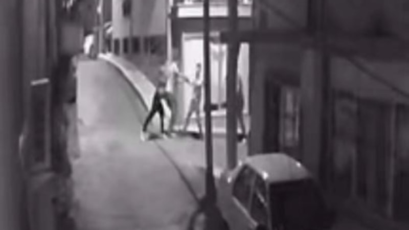 İzmir’de bıçaklı kavga: 1 kişi hayatını kaybetti