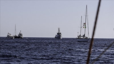 Sumud Filosu'nda bir tekneyi su bastı: Türkiye, yolcuları tahliye etti
