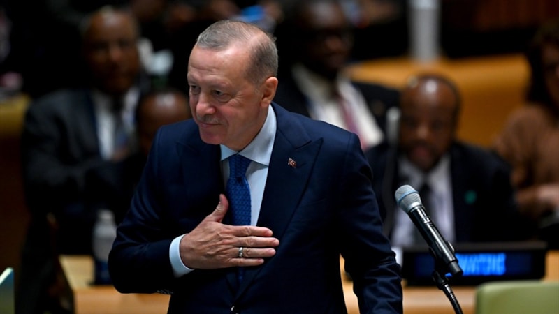 Cumhurbaşkanı Erdoğan, Balkanlar'da en beğenilen lider oldu