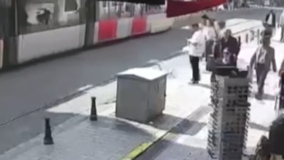 İstanbul'da tramvay yayaya çarptı