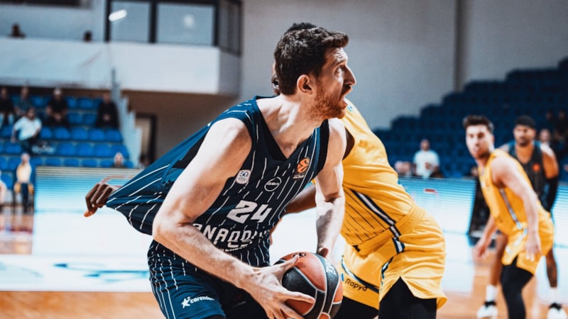 Anadolu Efes, Maccabi'yi devirdi