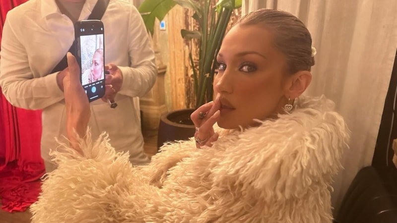 Manken Bella Hadid geri döndü! Paris Moda Haftası'nda podyumda